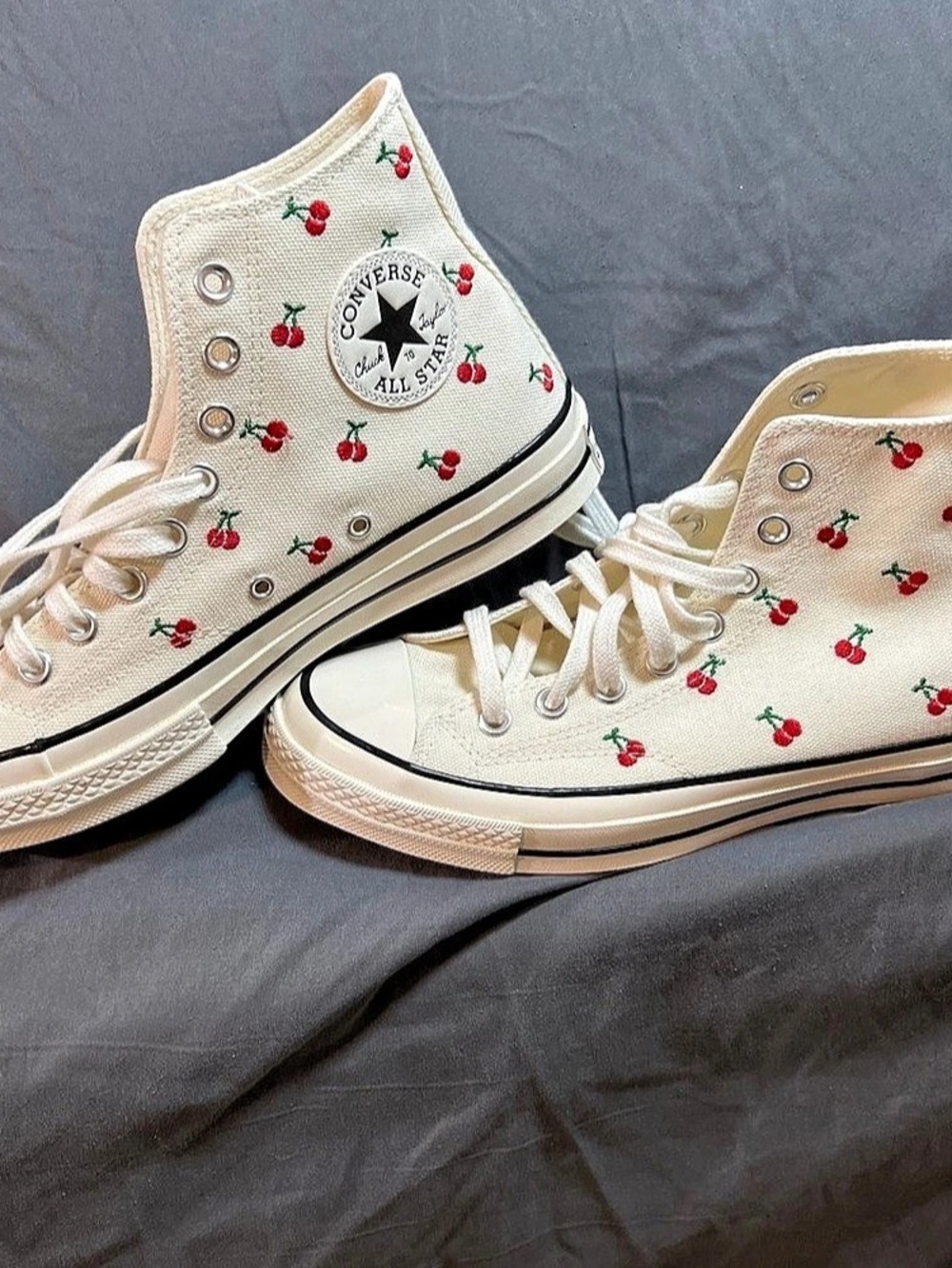 Converse Chuck Taylor All Star Cherry Print Sneakers US 9 Like New